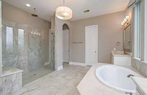 Bath - 2726 Kingston Bluff Ln, Katy, TX 77494 photo 4 of 10