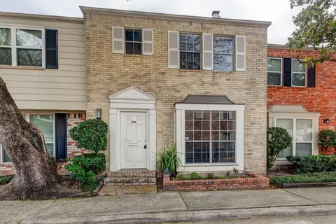 6444 Burgoyne Rd #104, Houston, TX 77057