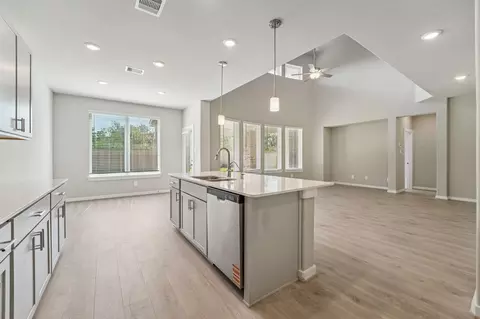 Kitchen - 2818 Clapbread Ln, Rosenberg, TX 77471 photo 4 of 5