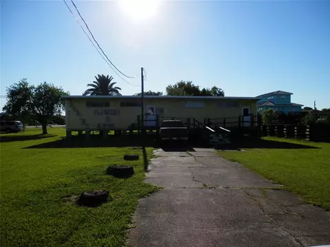 140 17th St, San Leon, TX 77539