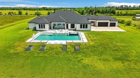 3515 County Road 62, Rosharon, TX 77583