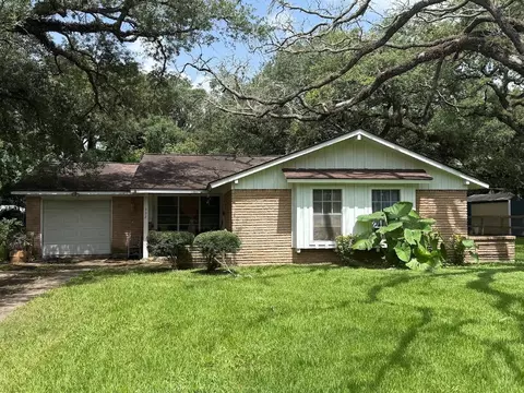 332 County Road 698a, Angleton, TX 77515