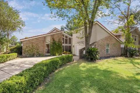 5911 Donwhite Ln, Houston, TX 77088