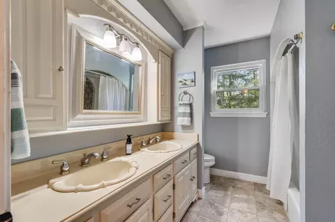 Bath - 545 Robert E Lee Dr, Conroe, TX 77302 photo 5 of 5