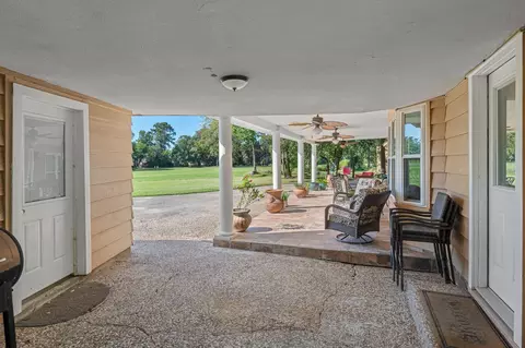 Exterior - 545 Robert E Lee Dr, Conroe, TX 77302 photo 7 of 9