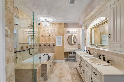 Bath - 545 Robert E Lee Dr, Conroe, TX 77302 photo 3 of 5