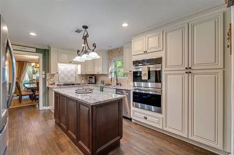 Kitchen - 545 Robert E Lee Dr, Conroe, TX 77302 photo 1 of 6