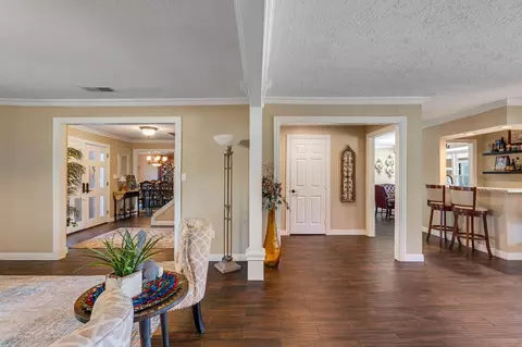 Entry Way - 545 Robert E Lee Dr, Conroe, TX 77302 photo 4 of 7