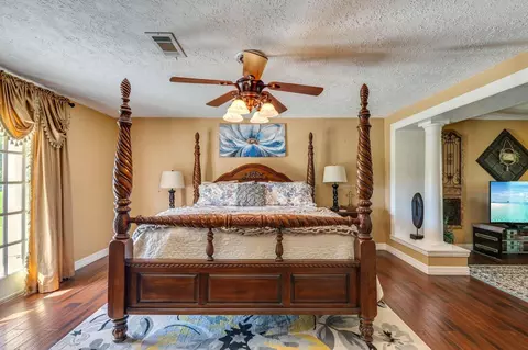 Bedroom - 545 Robert E Lee Dr, Conroe, TX 77302 photo 2 of 6
