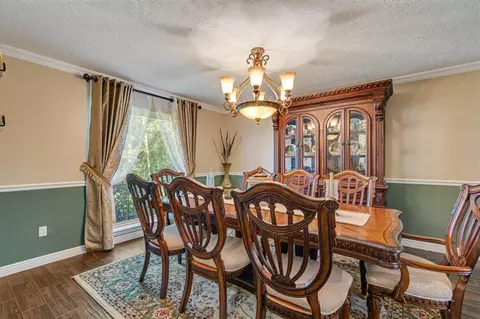 Dining - 545 Robert E Lee Dr, Conroe, TX 77302 photo 2 of 2