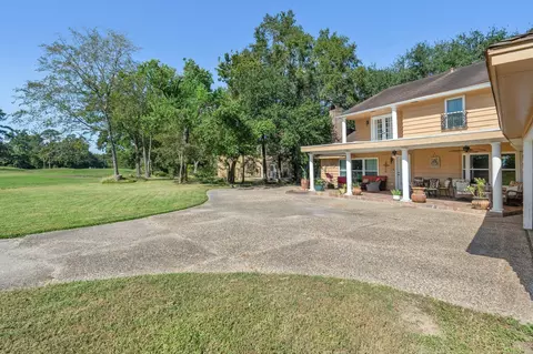 Exterior - 545 Robert E Lee Dr, Conroe, TX 77302 photo 5 of 9