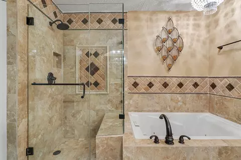 Bath - 545 Robert E Lee Dr, Conroe, TX 77302 photo 4 of 5