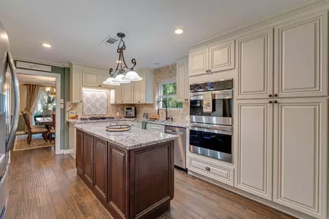 Kitchen - 545 Robert E Lee Dr, Conroe, TX 77302 photo 5 of 6