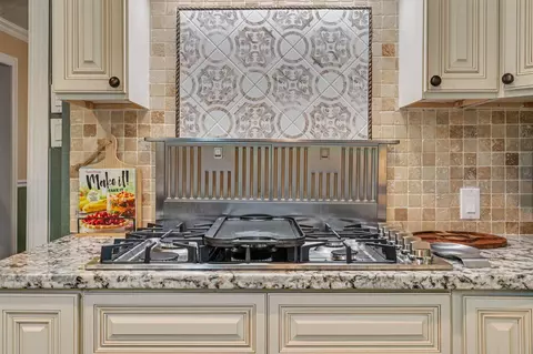 Kitchen - 545 Robert E Lee Dr, Conroe, TX 77302 photo 3 of 6