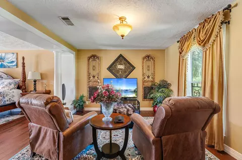 Living - 545 Robert E Lee Dr, Conroe, TX 77302 photo 6 of 6