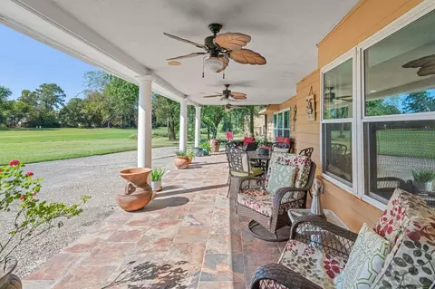 Exterior - 545 Robert E Lee Dr, Conroe, TX 77302 photo 6 of 9