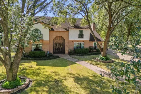 545 Robert E Lee Dr, Conroe, TX 77302