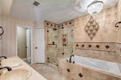 Bath - 545 Robert E Lee Dr, Conroe, TX 77302 photo 1 of 5