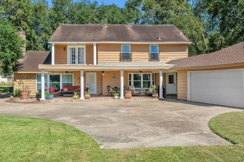 Exterior - 545 Robert E Lee Dr, Conroe, TX 77302 photo 3 of 9