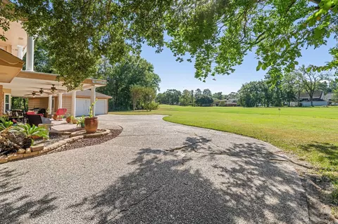 Exterior - 545 Robert E Lee Dr, Conroe, TX 77302 photo 2 of 9