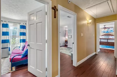 Entry Way - 545 Robert E Lee Dr, Conroe, TX 77302 photo 6 of 7