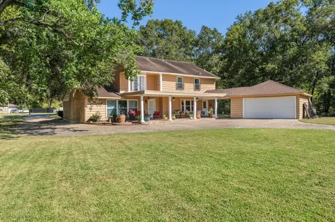 Exterior - 545 Robert E Lee Dr, Conroe, TX 77302 photo 4 of 9