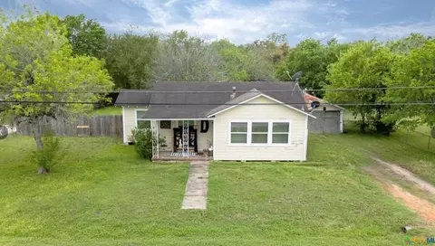 704 Maple St, Yoakum, TX 77995