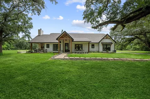 356 Barrow White Rd, Anahuac, TX 77514