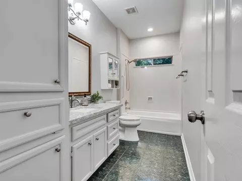 Bath - 2312 Carriage Run E, Conroe, TX 77384 photo 4 of 5