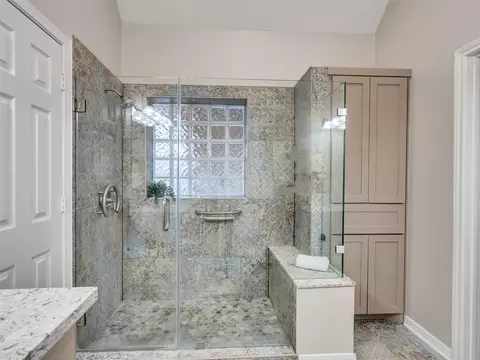 Bath - 2312 Carriage Run E, Conroe, TX 77384 photo 3 of 5