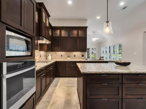 Kitchen - 2312 Carriage Run E, Conroe, TX 77384 photo 4 of 7