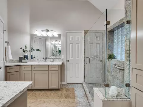 Bath - 2312 Carriage Run E, Conroe, TX 77384 photo 1 of 5