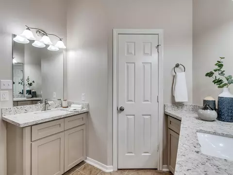 Bath - 2312 Carriage Run E, Conroe, TX 77384 photo 2 of 5