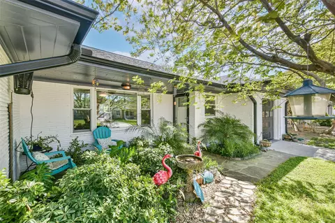 1425 Harbor View Dr, Galveston, TX 77550