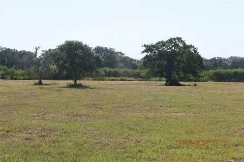 1046 Railhead Rd, Columbus, TX 78934