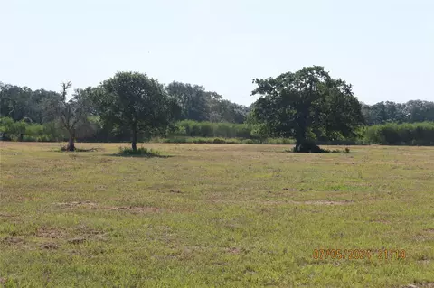 1046 Railhead Rd, Columbus, TX 78934