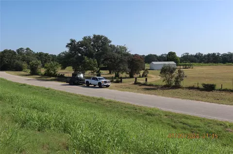 Exterior - 1046 Railhead Rd, Columbus, TX 78934 photo 2 of 2