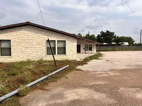 208 E York St, Ganado, TX 77962