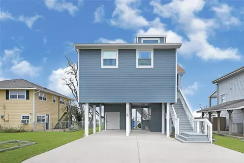 1547 John St, Dickinson, TX 77539