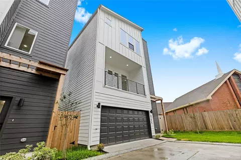 812 Elkhart St #C, Houston, TX 77091