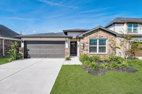 4946 Pine Haven Ln, Fresno, TX 77545