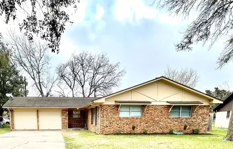 4108 Crescent Dr, Bay City, TX 77414
