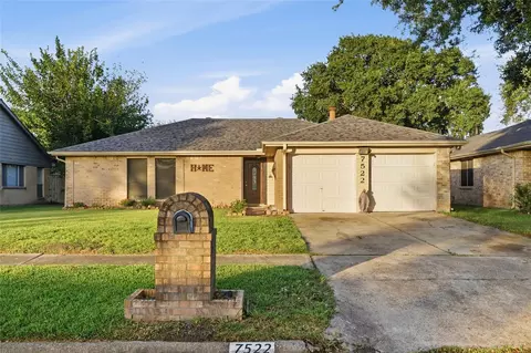 7522 Shoshone Dr, Baytown, TX 77521