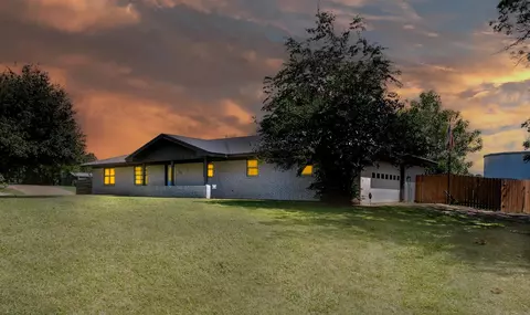 107 E Reunion St, Fairfield, TX 75840