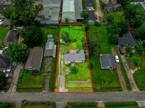 906 Woodcrest Dr, Houston, TX 77018