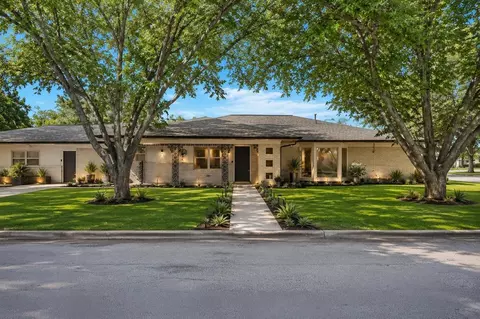 526 14th St, Hempstead, TX 77445