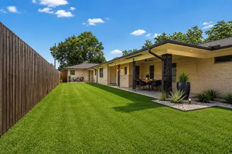 Exterior - 526 14th St, Hempstead, TX 77445 photo 6 of 8