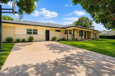 Exterior - 526 14th St, Hempstead, TX 77445 photo 5 of 8