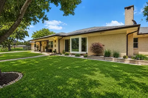 Exterior - 526 14th St, Hempstead, TX 77445 photo 2 of 8