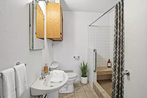 Bath - 526 14th St, Hempstead, TX 77445 photo 3 of 4
